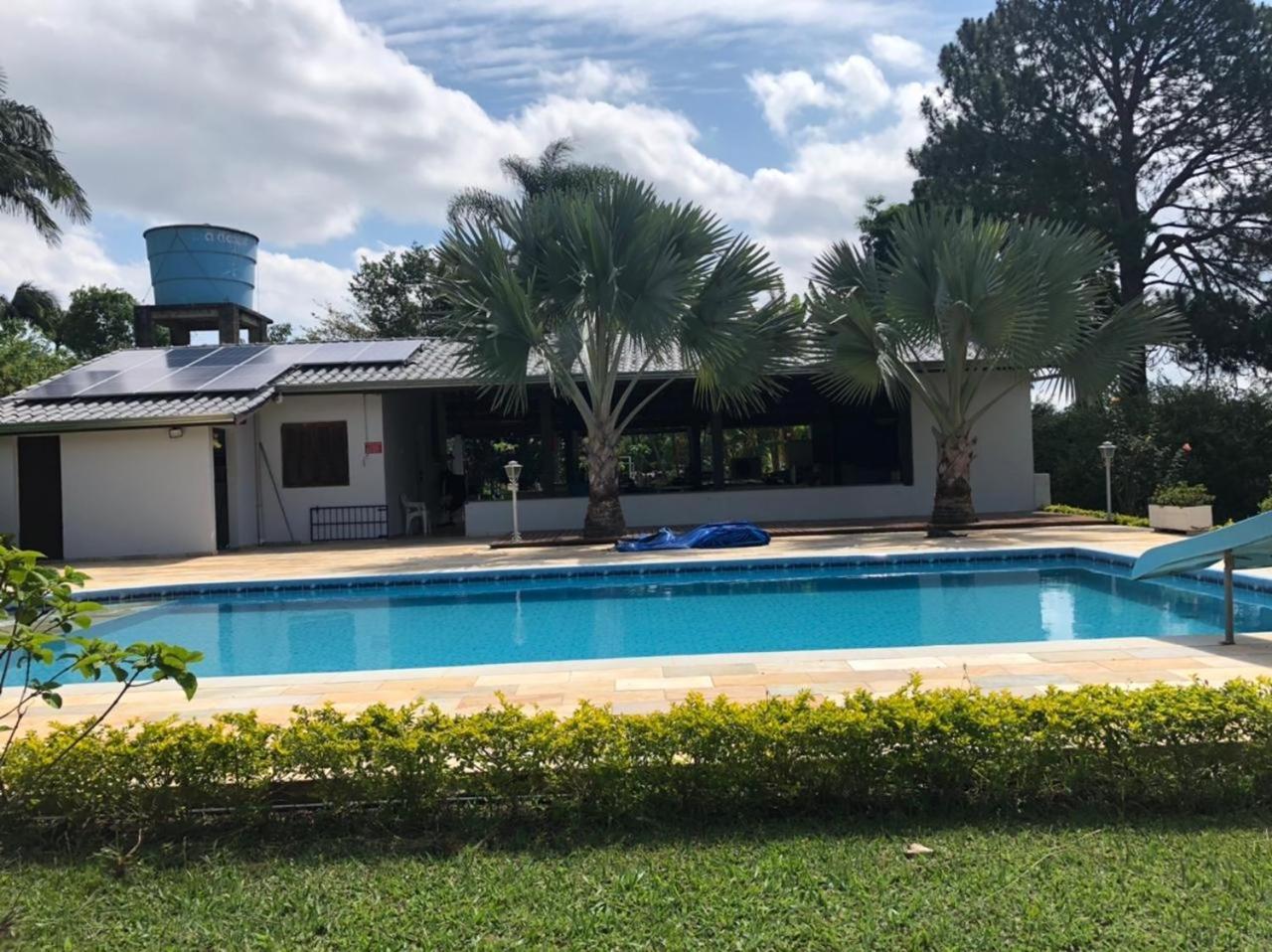 Chacara 5 E Piscina Em